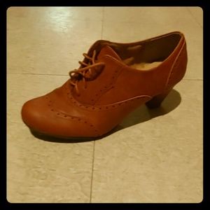 Brown heeled shoes size 9